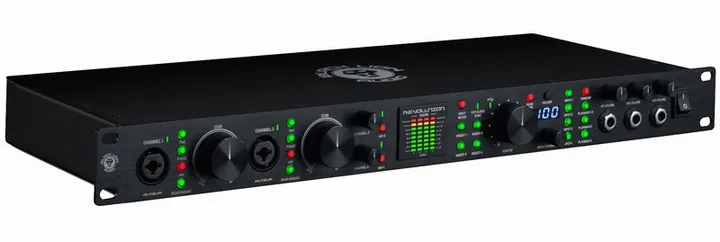 Black Lion Audio Revolution 14x16, de aansluitingen aan de achterkant