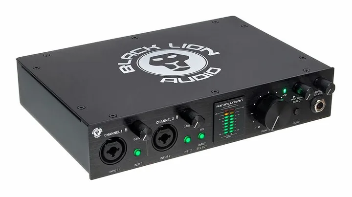Black Lion Audio Revolution 2x2, de behuizing van opzij