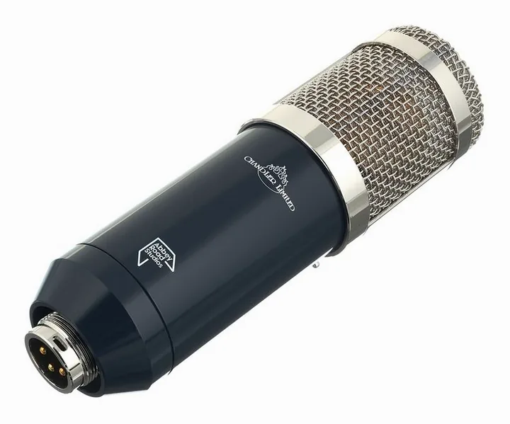 Chandler Limited TG Microphone Type L, de XLR-aansluiting onderaan