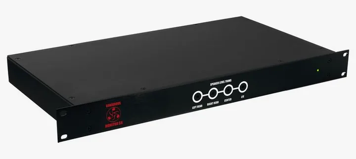 Dangerous Music Monitor SR, het frontpaneel met de woofer en tweeter