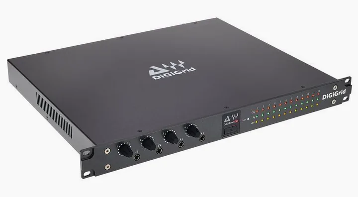 DiGiGrid IOX, het voorpaneel met de draaiknoppen
