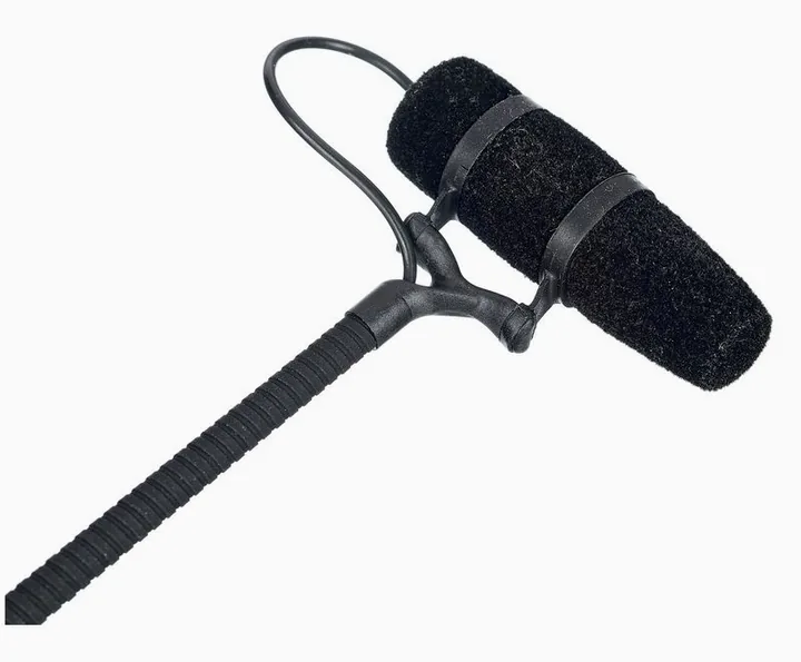 DPA KIT-4099-DP-4C, het logo en de afwerking