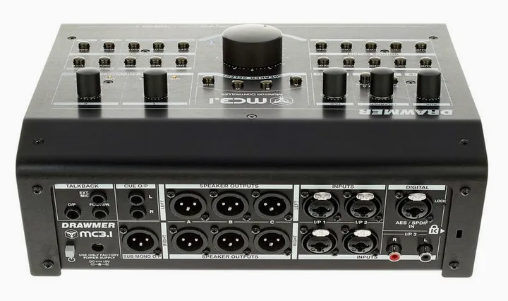 Drawmer MC 3.1, het frontpaneel met de woofer en tweeter