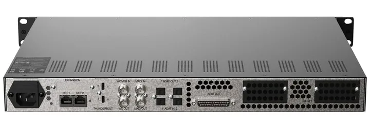 Dynaudio Control 01, de behuizing van opzij