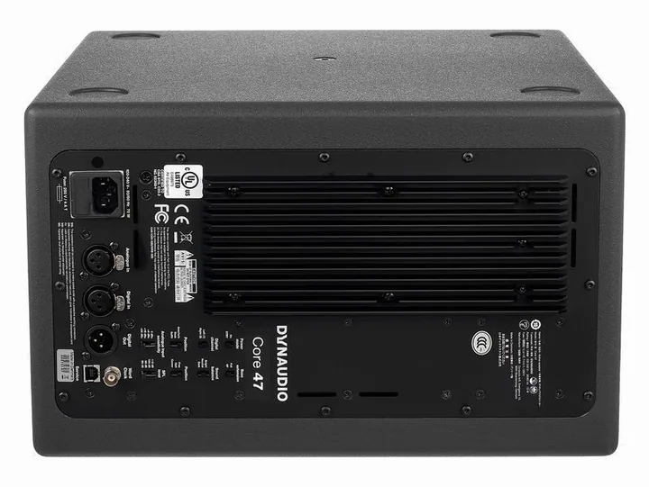 Dynaudio Core 47 Left, de behuizing van opzij