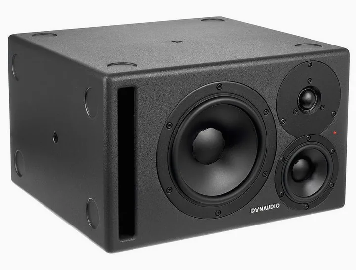 Dynaudio Core 47 Right, de regelaars aan de achterzijde