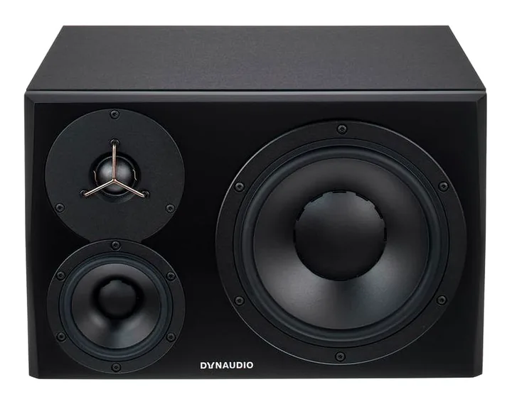 Dynaudio LYD-48 Black Left, het logo en de afwerking