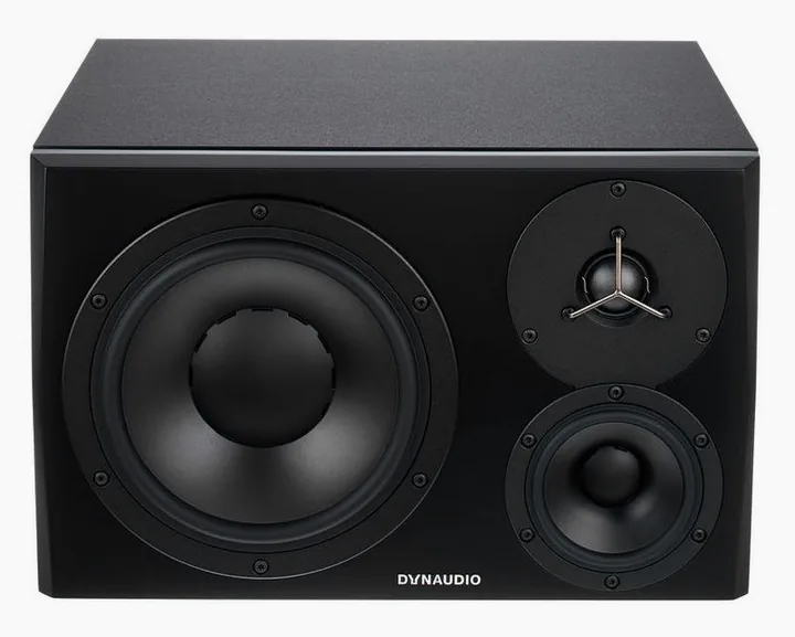 Dynaudio LYD-48 Black Right, het frontpaneel met de woofer en tweeter