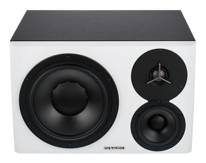 Dynaudio LYD-48 White Right, het frontpaneel met de woofer en tweeter