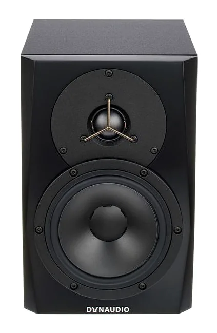 Dynaudio LYD-5 Black, de achterkant met de aansluitingen