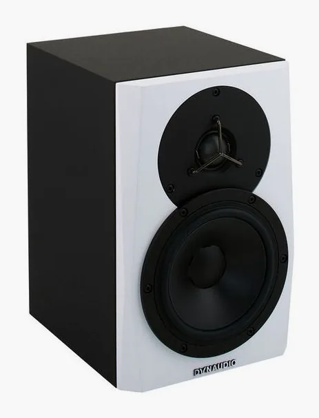 Dynaudio LYD-5, de regelaars aan de achterzijde