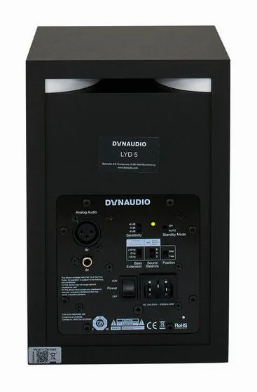 Dynaudio LYD-5, het logo en de afwerking