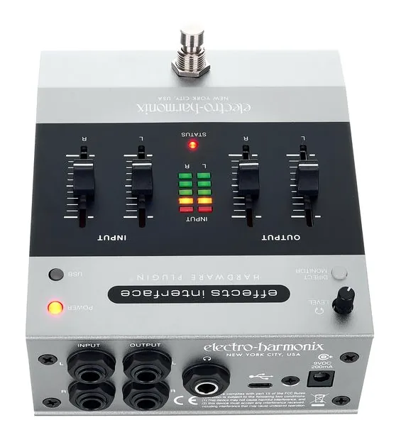 Electro Harmonix Effects Interface Hardw.PlugIn, het voorpaneel met de draaiknoppen