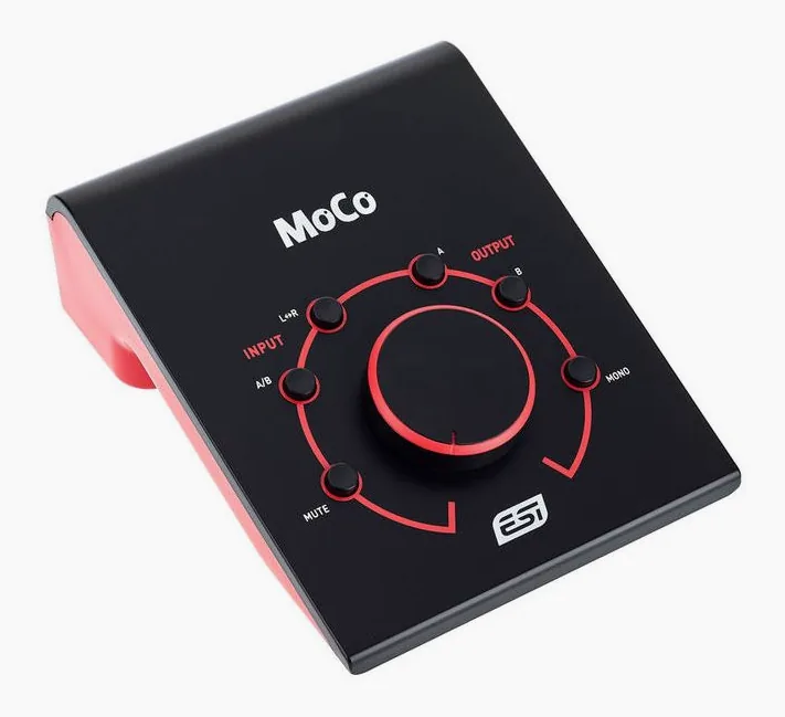 ESI MoCo, de achterkant met de aansluitingen
