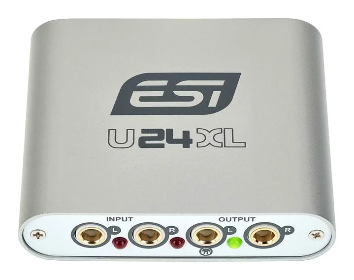 ESI U24 XL, de ingangen aan de voorzijde