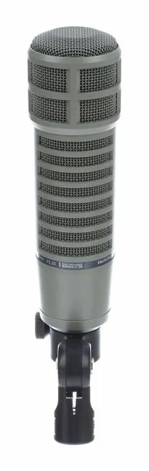 EV RE20 Bundle, de XLR-aansluiting onderaan