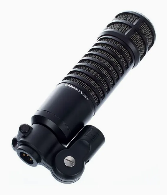 EV RE320 FetAmp Bundle, het frontale grillewerk