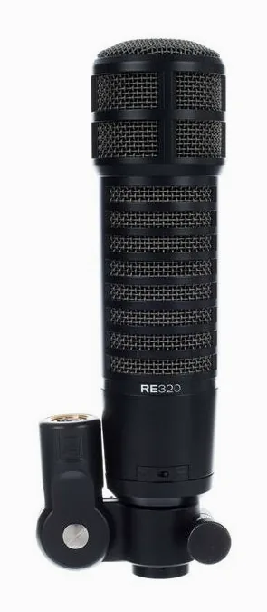 EV RE320, de XLR-aansluiting onderaan