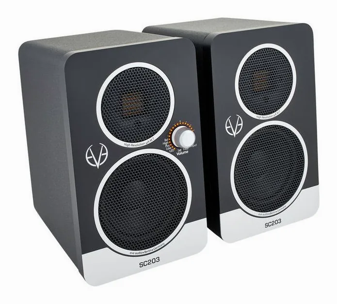 EVE Audio SC203, het logo en de afwerking