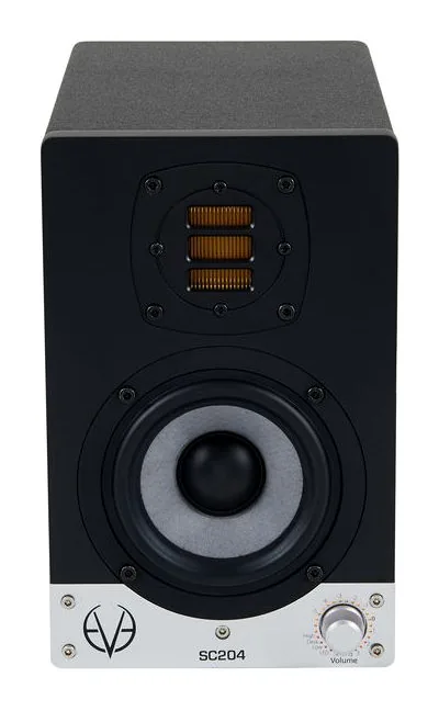 EVE Audio SC204, het logo en de afwerking