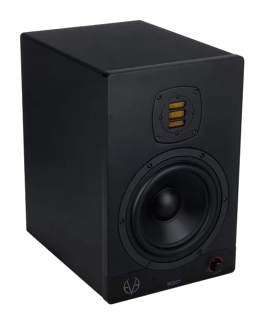 EVE Audio SC207 All Black, de behuizing van opzij