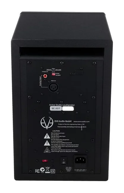 EVE Audio SC207 All Black, de regelaars aan de achterzijde