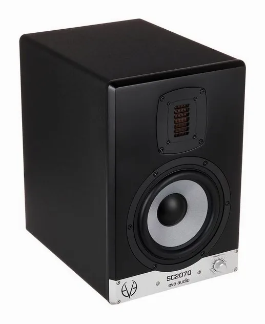 EVE Audio SC2070, de achterkant met de aansluitingen