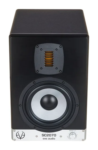 EVE Audio SC2070 SoundID Bundle, het logo en de afwerking