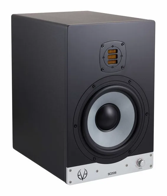 EVE Audio SC208, het logo en de afwerking