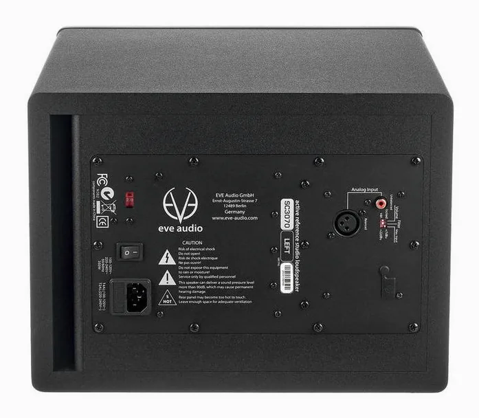 EVE Audio SC3070 left, de achterkant met de aansluitingen