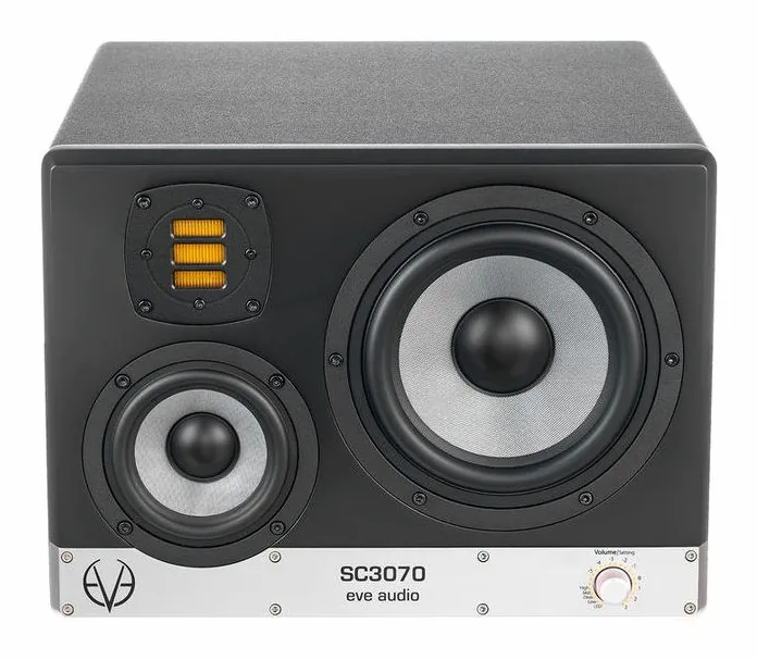 EVE Audio SC3070 right, de bassreflexpoort