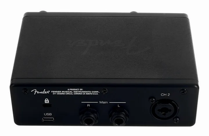 Fender Studio Quantum LT 2, het voorpaneel met de draaiknoppen