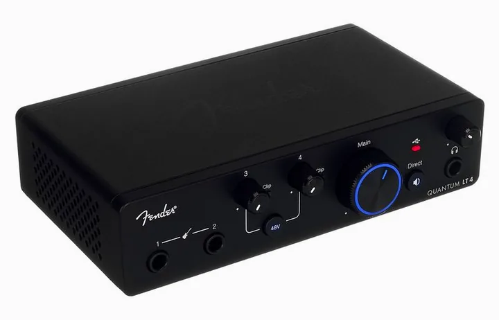 Fender Studio Quantum LT 4, de ingangen aan de voorzijde