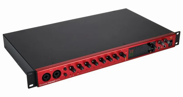Focusrite Clarett+ 8Pre, het voorpaneel met de draaiknoppen