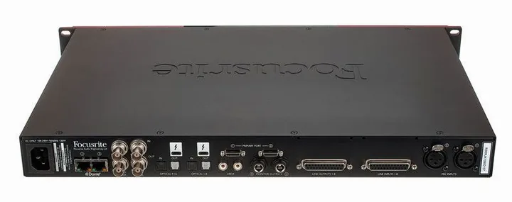 Focusrite Red 8 Line, de ingangen aan de voorzijde