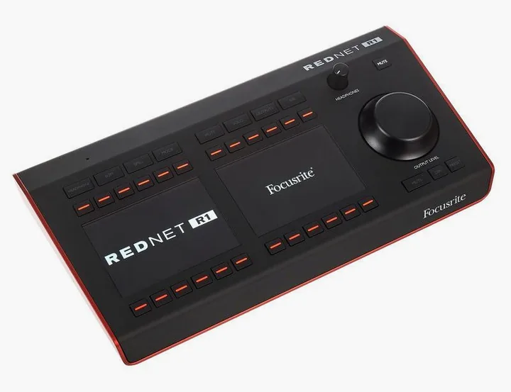 Focusrite RedNet R1, de achterkant met de aansluitingen