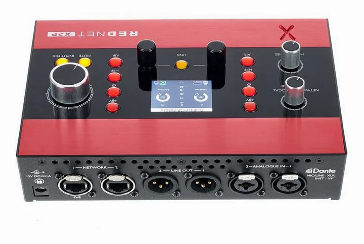 Focusrite RedNet X2P, de behuizing van opzij