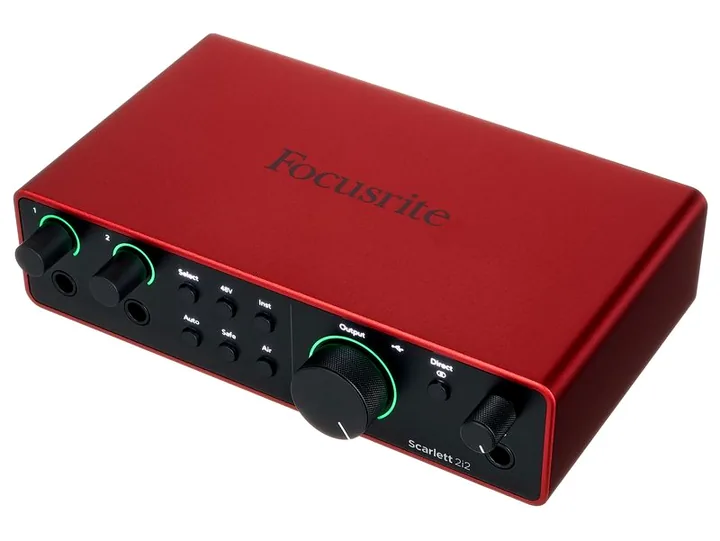 Focusrite Scarlett 2i2 4th Gen. Mic Bund, de aansluitingen aan de achterkant