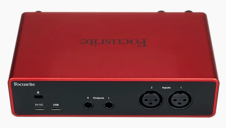 Focusrite Scarlett 2i2 4th Generation, het voorpaneel met de draaiknoppen