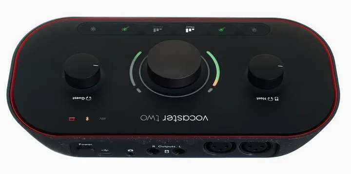 Focusrite Vocaster Two, het voorpaneel met de draaiknoppen