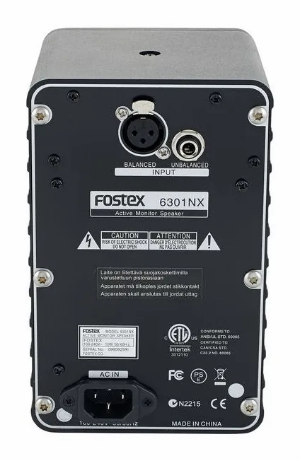 Fostex 6301NX, het frontpaneel met de woofer en tweeter
