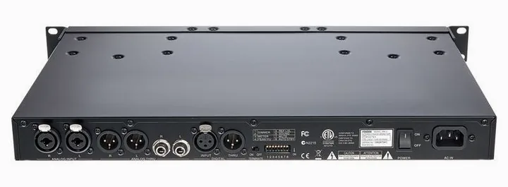 Fostex RM-3, het frontpaneel met de woofer en tweeter