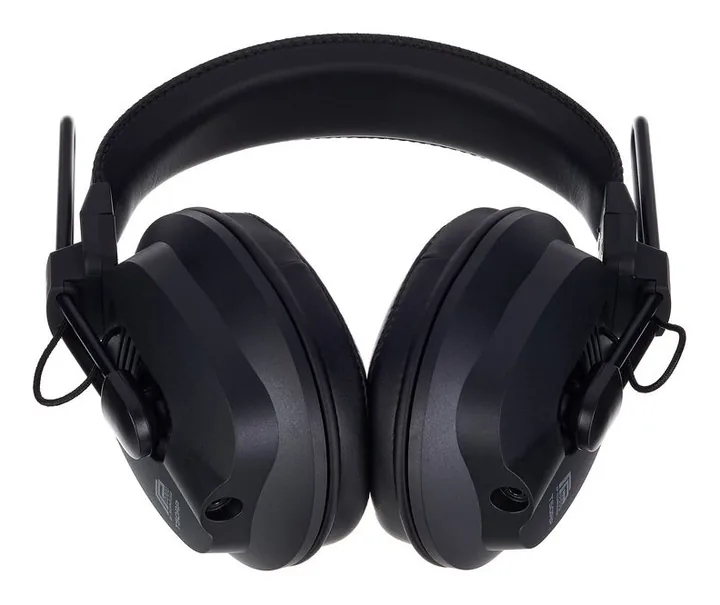 Fostex T50RPmk4, de kabelaansluiting aan de oorschelp