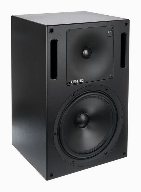 Genelec 1032 CPM, de achterkant met de aansluitingen