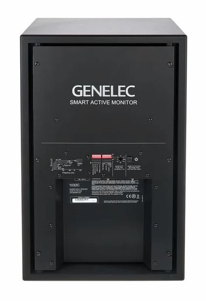 Genelec 1032 CPM, het logo en de afwerking