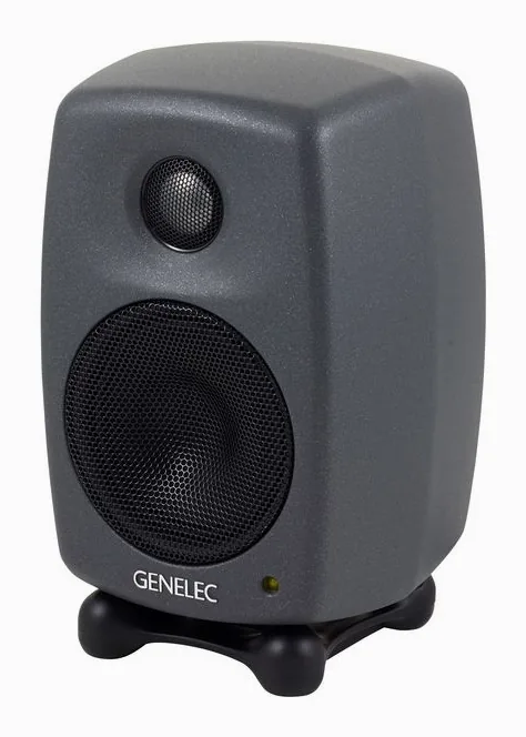 Genelec 8010 AP M-Control Bundle, het frontpaneel met de woofer en tweeter