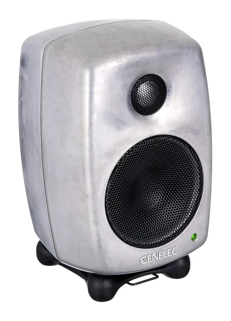 Genelec 8010 RAW, het logo en de afwerking