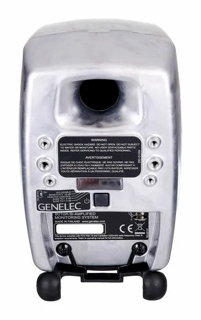 Genelec 8010 RAW, het logo en de afwerking