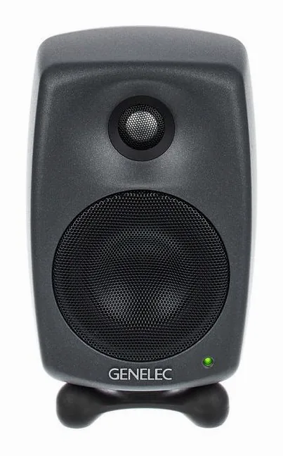 Genelec 8020 DPM, het logo en de afwerking