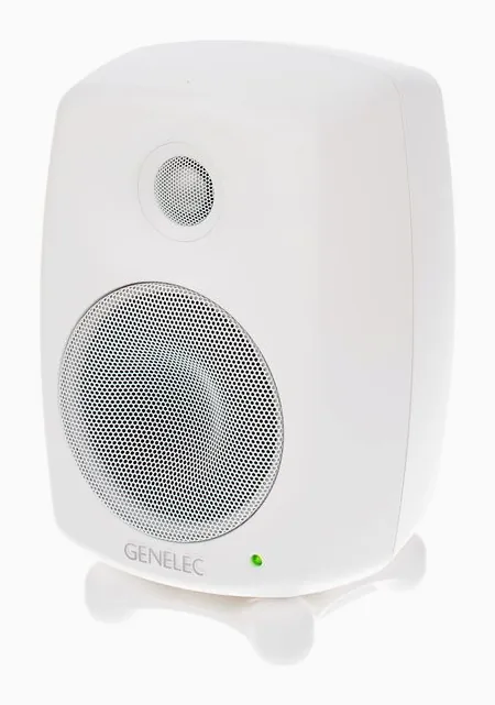 Genelec 8020 DPM Stand Bundle WH, de achterkant met de aansluitingen
